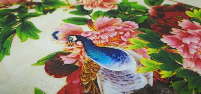 Handtop launched synchronous white-color-varnish wall cloth printing application